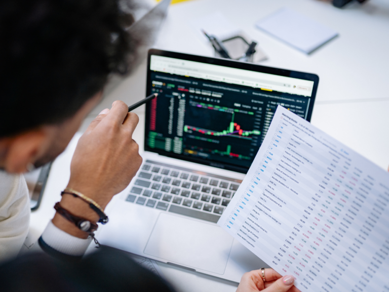 How to Trade Stocks with Robinhood in 2026: A Comprehensive Guide